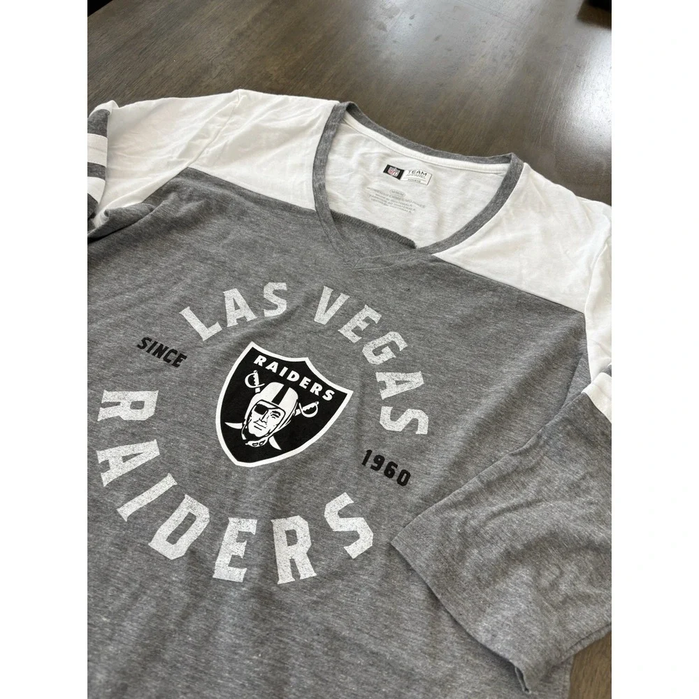 Las Vegas Raiders T Shirt Womens Medium Gray White Fan Football Team Apparel Tee